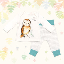 Load image into Gallery viewer, Baby gift set comprising a white long-sleeved top featuring an illustrated owl print and matching bottoms with blue cuffs, on a backdrop of pastel leaves. 